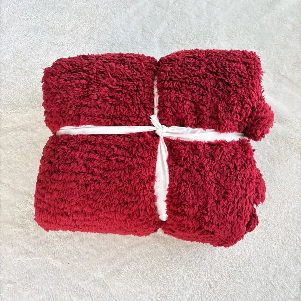 Pottery Barn Cozy Pom Pom Sherpa Throw, NWT Color Cardinal